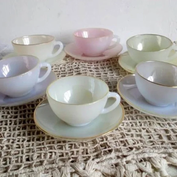 Vintage 60s Arcopal Harlequin Espresso Cups, Opaline Pastel, French Midcentury - Picture 4 of 16